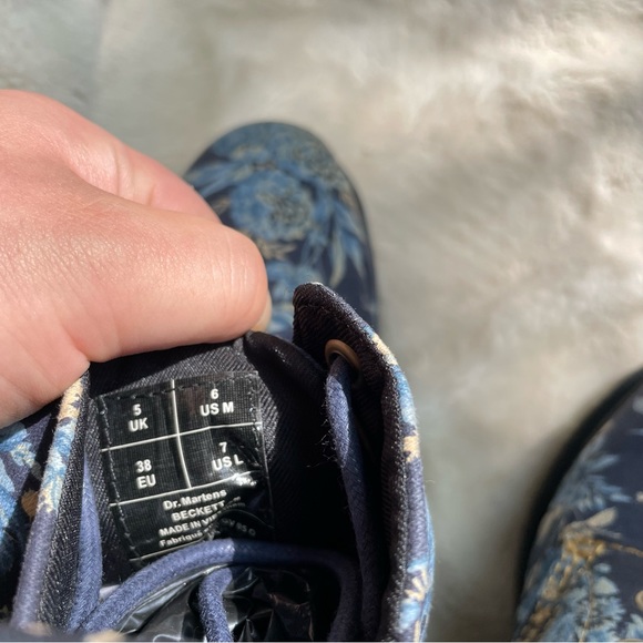 Dr. Martens Beckett Blue Floral Canvas Boots - Picture 11 of 12